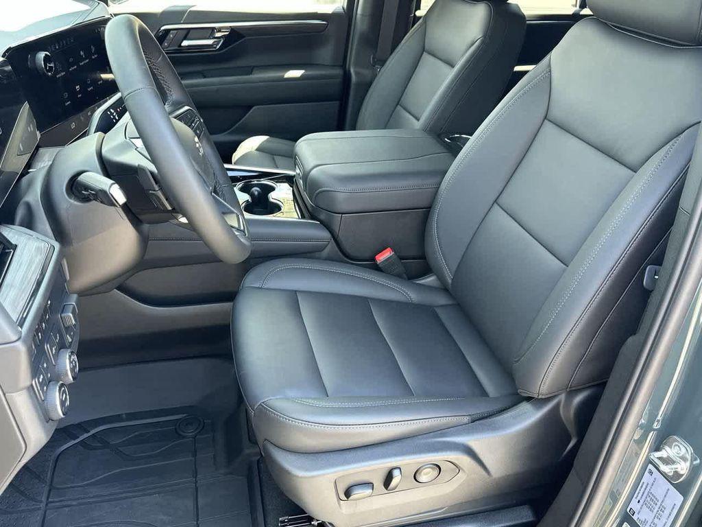 new 2025 Chevrolet Suburban car, priced at $77,272