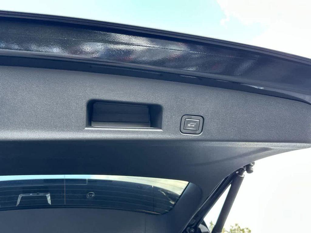 new 2026 Chevrolet Traverse car, priced at $55,290