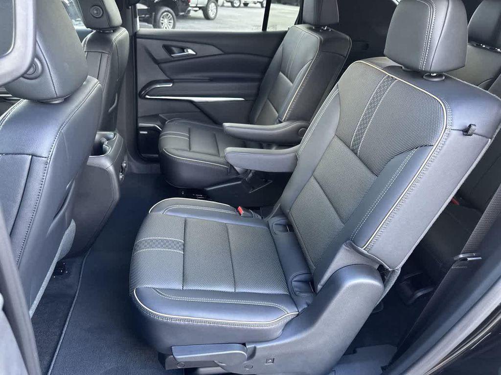 new 2026 Chevrolet Traverse car, priced at $55,290