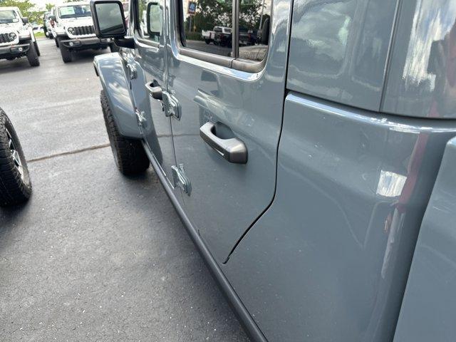 new 2025 Jeep Gladiator car, priced at $60,372