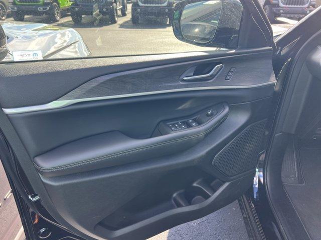 new 2025 Jeep Grand Cherokee L car, priced at $55,678