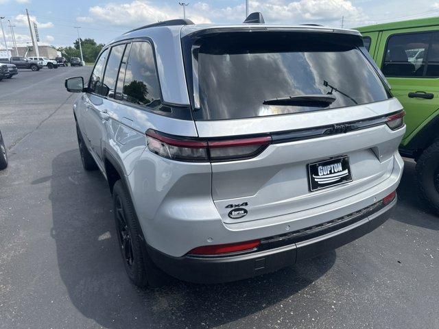 new 2025 Jeep Grand Cherokee car, priced at $47,290