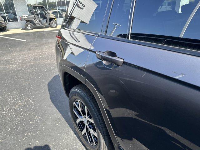 new 2025 Jeep Grand Cherokee car, priced at $52,528