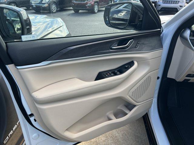 new 2025 Jeep Grand Cherokee car, priced at $47,574