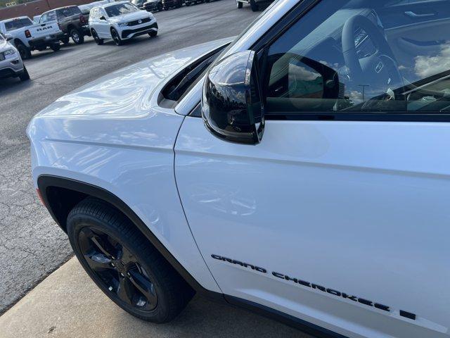 new 2025 Jeep Grand Cherokee car, priced at $47,574