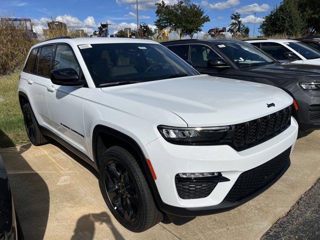 new 2025 Jeep Grand Cherokee car, priced at $47,574
