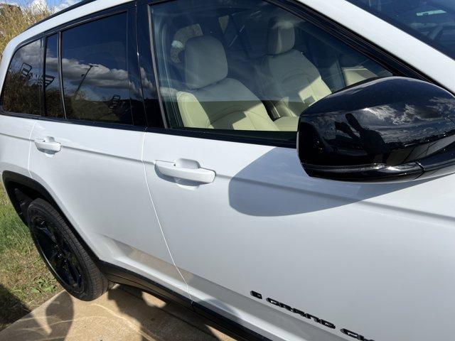 new 2025 Jeep Grand Cherokee car, priced at $47,574