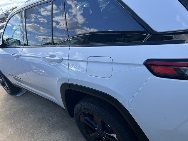 new 2025 Jeep Grand Cherokee car, priced at $47,574