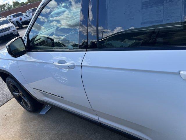 new 2025 Jeep Grand Cherokee car, priced at $47,574