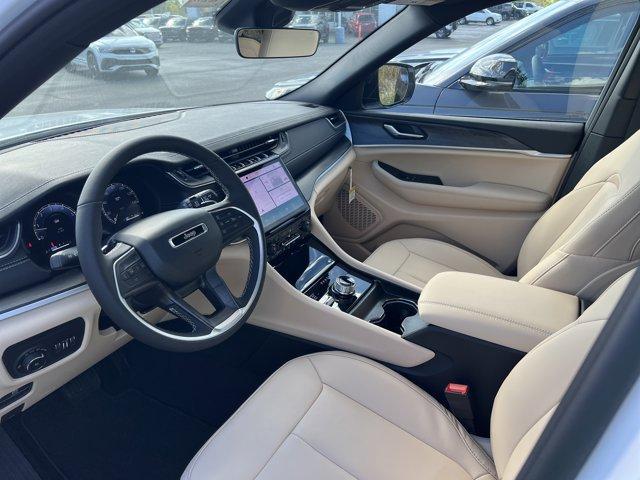 new 2025 Jeep Grand Cherokee car, priced at $47,574