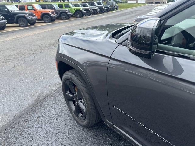 used 2022 Jeep Grand Cherokee car, priced at $35,995