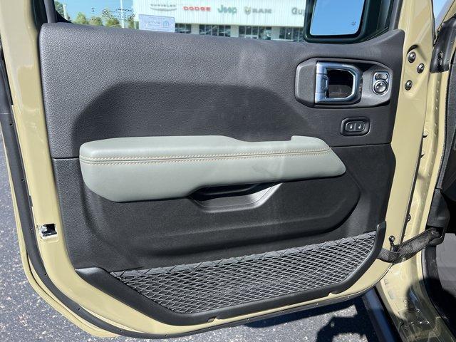 new 2025 Jeep Gladiator car, priced at $62,020