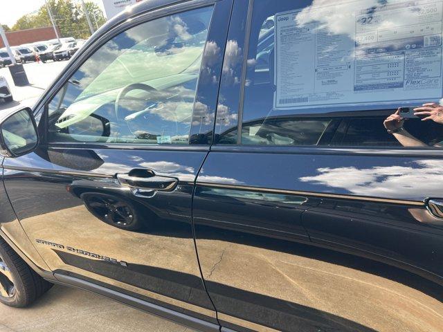 new 2025 Jeep Grand Cherokee car, priced at $48,092