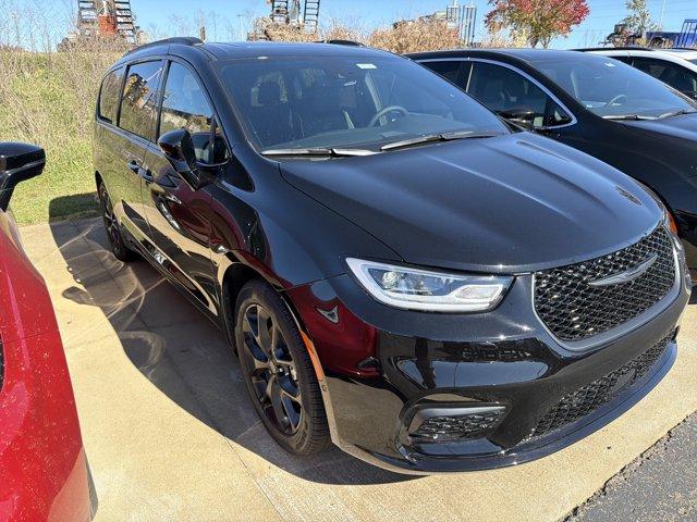 new 2026 Chrysler Pacifica car, priced at $55,904