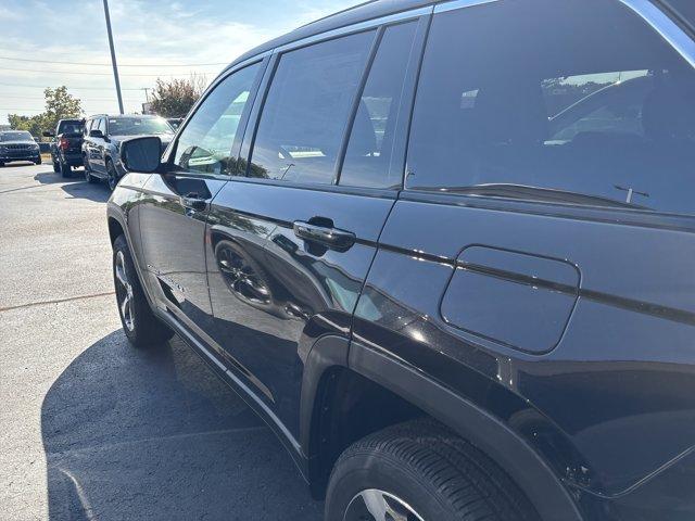 new 2025 Jeep Grand Cherokee car, priced at $53,345