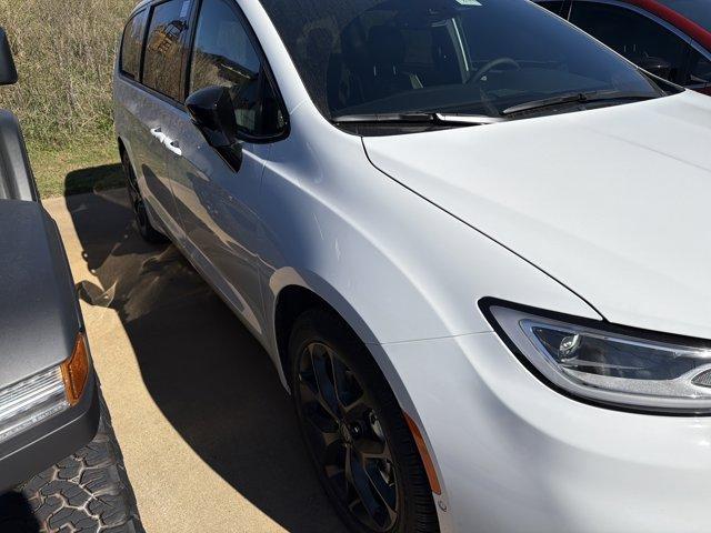 new 2026 Chrysler Pacifica car, priced at $55,904