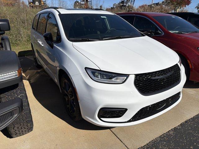 new 2026 Chrysler Pacifica car, priced at $55,904