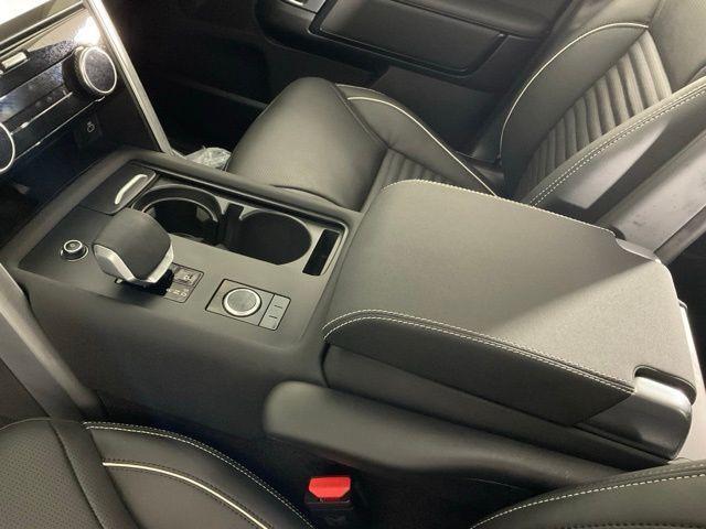 new 2024 Land Rover Discovery car, priced at $69,558