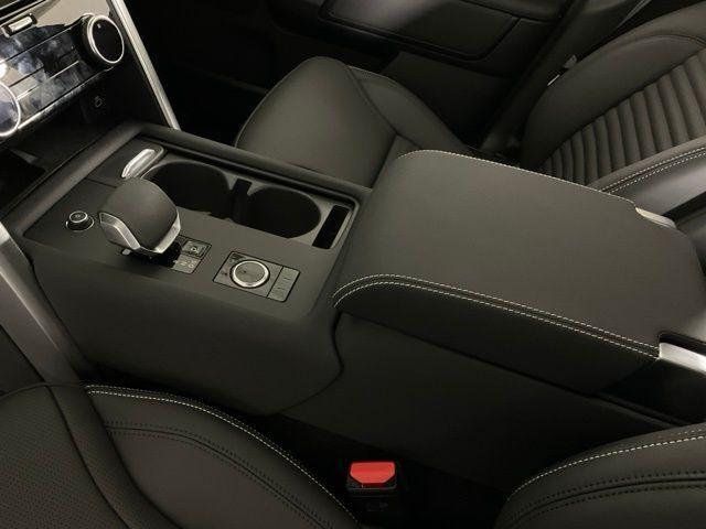 new 2025 Land Rover Discovery car, priced at $80,412
