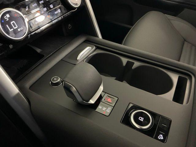 new 2025 Land Rover Discovery car, priced at $80,412