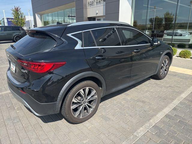 used 2017 INFINITI QX30 car