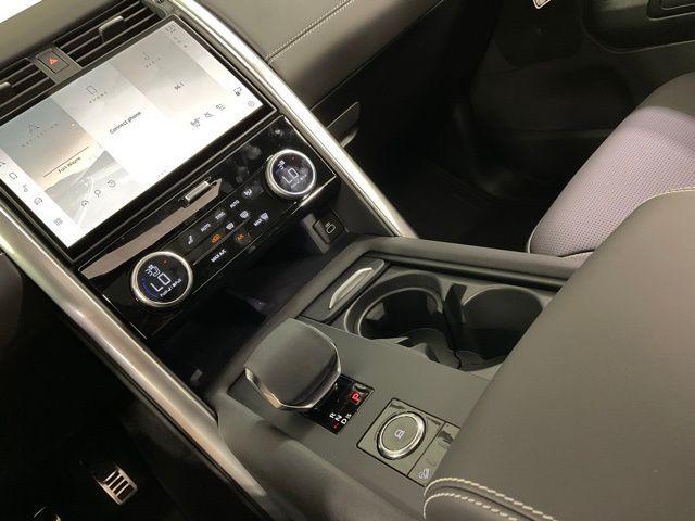 new 2024 Land Rover Discovery car, priced at $74,933