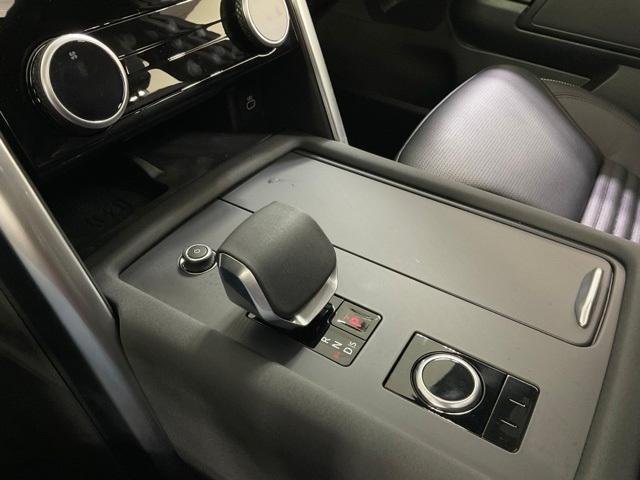 new 2025 Land Rover Discovery car, priced at $68,624