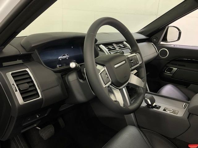 new 2025 Land Rover Discovery car, priced at $68,624