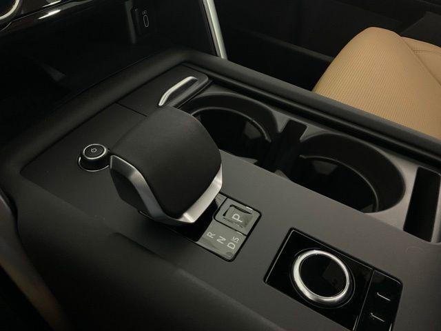 new 2026 Land Rover Discovery car, priced at $80,514