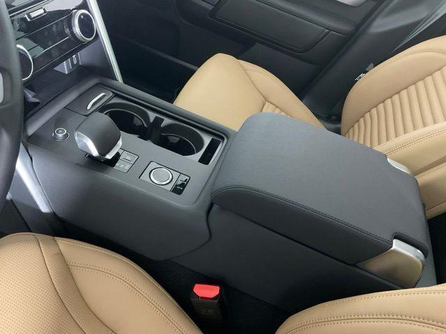 new 2026 Land Rover Discovery car, priced at $80,514