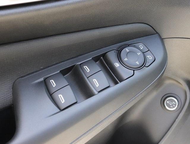 new 2025 Buick Envista car, priced at $27,775