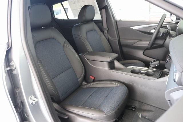 new 2025 Buick Envista car, priced at $27,280