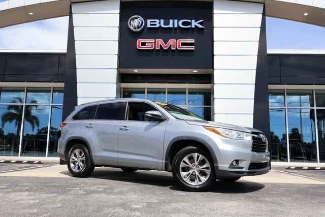 used 2015 Toyota Highlander car, priced at $14,000
