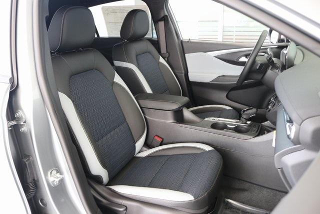 new 2025 Buick Envista car, priced at $27,280