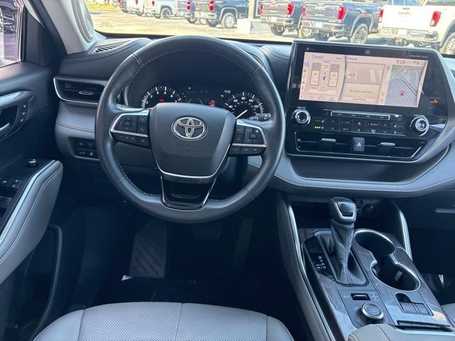 used 2020 Toyota Highlander car, priced at $36,000
