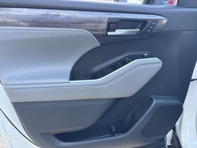 used 2020 Toyota Highlander car, priced at $36,000