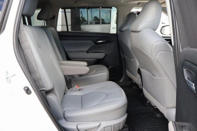 used 2021 Toyota Highlander car, priced at $29,500