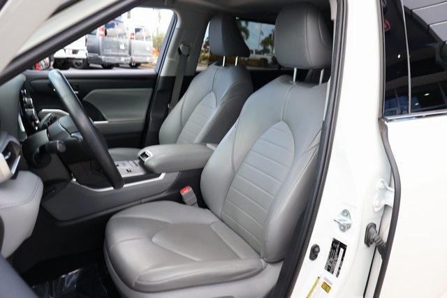 used 2021 Toyota Highlander car, priced at $29,500