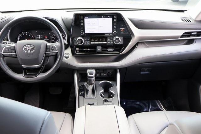 used 2021 Toyota Highlander car, priced at $29,500