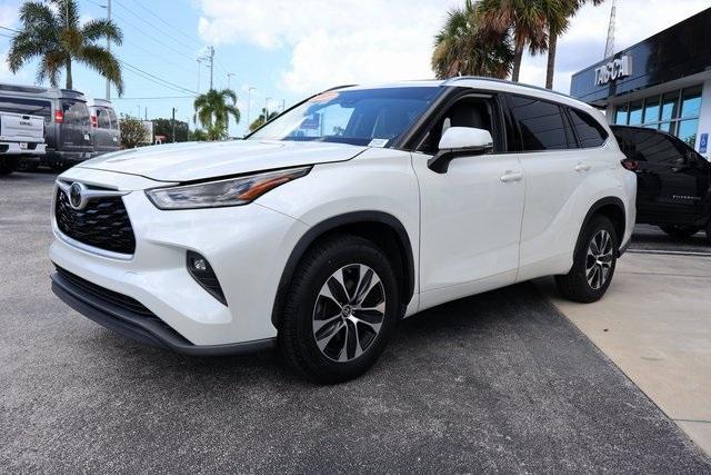used 2021 Toyota Highlander car, priced at $29,500