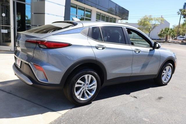 new 2025 Buick Envista car, priced at $28,074