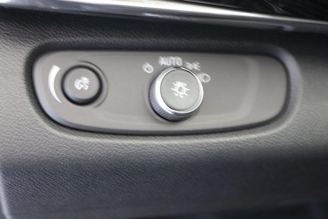 new 2025 Buick Envista car, priced at $30,565