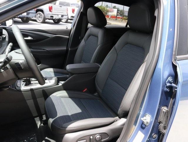 new 2025 Buick Envista car, priced at $27,775