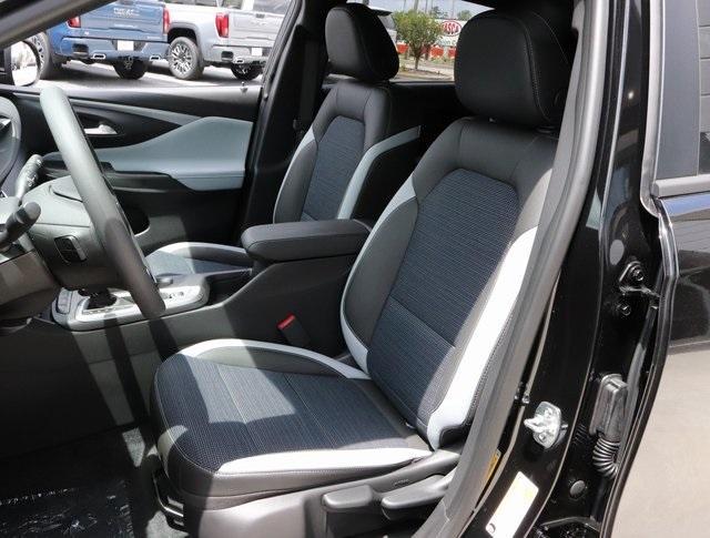 new 2025 Buick Envista car, priced at $26,480