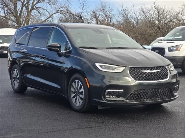 used 2024 Chrysler Pacifica Hybrid car, priced at $32,332