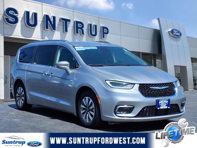 used 2021 Chrysler Pacifica Hybrid car, priced at $22,395