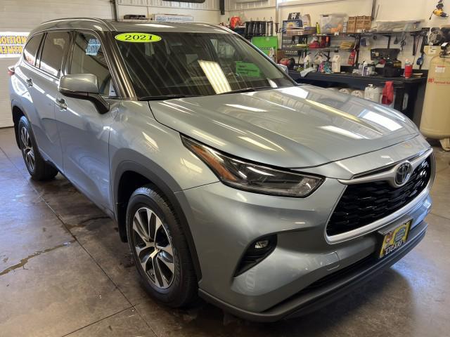 used 2021 Toyota Highlander car, priced at $34,995