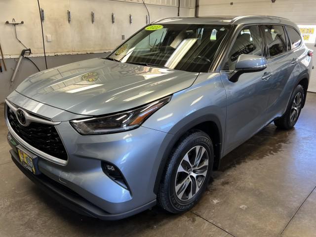 used 2021 Toyota Highlander car, priced at $34,995