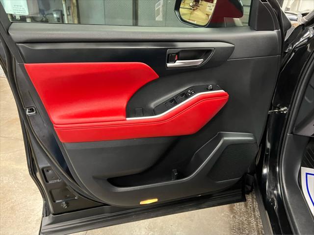used 2024 Toyota Highlander car, priced at $47,900