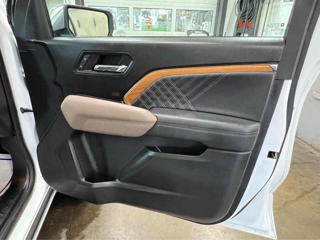 used 2024 GMC Canyon car, priced at $50,900